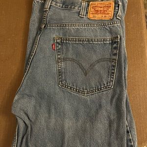 Levi’s 550 blue jeans size 38x29. In great used shape
